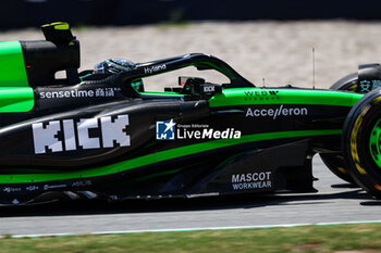 2024-06-22 - 24 ZHOU Guanyu (chi), Stake F1 Team Kick Sauber C44, action during the Formula 1 Aramco Gran Premio de Espana 2024, 10th round of the 2024 Formula One World Championship from June 21 to 23, 2024 on the Circuit de Barcelona-Catalunya, in Montmeló, Spain - F1 - SPANISH GRAND PRIX 2024 - FORMULA 1 - MOTORS