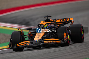 2024-06-22 - 81 PIASTRI Oscar (aus), McLaren F1 Team MCL38, action during the Formula 1 Aramco Gran Premio de Espana 2024, 10th round of the 2024 Formula One World Championship from June 21 to 23, 2024 on the Circuit de Barcelona-Catalunya, in Montmeló, Spain - F1 - SPANISH GRAND PRIX 2024 - FORMULA 1 - MOTORS