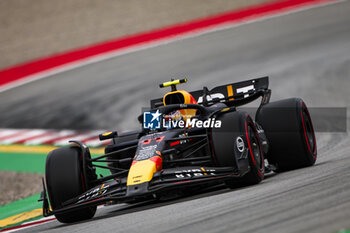 2024-06-22 - 11 PEREZ Sergio (mex), Red Bull Racing RB20, action during the Formula 1 Aramco Gran Premio de Espana 2024, 10th round of the 2024 Formula One World Championship from June 21 to 23, 2024 on the Circuit de Barcelona-Catalunya, in Montmeló, Spain - F1 - SPANISH GRAND PRIX 2024 - FORMULA 1 - MOTORS