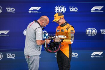 2024-06-22 - NORRIS Lando (gbr), McLaren F1 Team MCL38, portrait, pole position trophy during the Formula 1 Aramco Gran Premio de Espana 2024, 10th round of the 2024 Formula One World Championship from June 21 to 23, 2024 on the Circuit de Barcelona-Catalunya, in Montmeló, Spain - F1 - SPANISH GRAND PRIX 2024 - FORMULA 1 - MOTORS