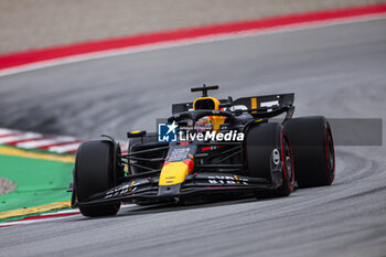 2024-06-22 - 01 VERSTAPPEN Max (nld), Red Bull Racing RB20, action during the Formula 1 Aramco Gran Premio de Espana 2024, 10th round of the 2024 Formula One World Championship from June 21 to 23, 2024 on the Circuit de Barcelona-Catalunya, in Montmeló, Spain - F1 - SPANISH GRAND PRIX 2024 - FORMULA 1 - MOTORS