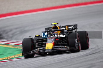 2024-06-22 - 11 PEREZ Sergio (mex), Red Bull Racing RB20, action during the Formula 1 Aramco Gran Premio de Espana 2024, 10th round of the 2024 Formula One World Championship from June 21 to 23, 2024 on the Circuit de Barcelona-Catalunya, in Montmeló, Spain - F1 - SPANISH GRAND PRIX 2024 - FORMULA 1 - MOTORS