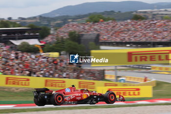 2024-06-22 - 55 SAINZ Carlos (spa), Scuderia Ferrari SF-24, action during the Formula 1 Aramco Gran Premio de Espana 2024, 10th round of the 2024 Formula One World Championship from June 21 to 23, 2024 on the Circuit de Barcelona-Catalunya, in Montmeló, Spain - F1 - SPANISH GRAND PRIX 2024 - FORMULA 1 - MOTORS