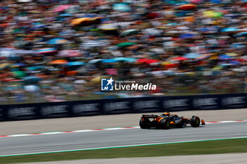 2024-06-22 - 81 PIASTRI Oscar (aus), McLaren F1 Team MCL38, action during the Formula 1 Aramco Gran Premio de Espana 2024, 10th round of the 2024 Formula One World Championship from June 21 to 23, 2024 on the Circuit de Barcelona-Catalunya, in Montmeló, Spain - F1 - SPANISH GRAND PRIX 2024 - FORMULA 1 - MOTORS