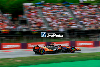 2024-06-22 - 81 PIASTRI Oscar (aus), McLaren F1 Team MCL38, action during the Formula 1 Aramco Gran Premio de Espana 2024, 10th round of the 2024 Formula One World Championship from June 21 to 23, 2024 on the Circuit de Barcelona-Catalunya, in Montmeló, Spain - F1 - SPANISH GRAND PRIX 2024 - FORMULA 1 - MOTORS