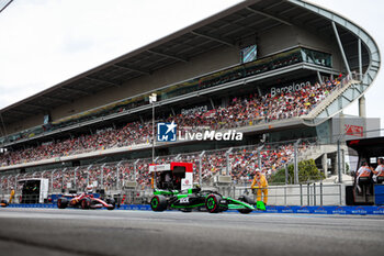 2024-06-22 - 24 ZHOU Guanyu (chi), Stake F1 Team Kick Sauber C44, action during the Formula 1 Aramco Gran Premio de Espana 2024, 10th round of the 2024 Formula One World Championship from June 21 to 23, 2024 on the Circuit de Barcelona-Catalunya, in Montmeló, Spain - F1 - SPANISH GRAND PRIX 2024 - FORMULA 1 - MOTORS