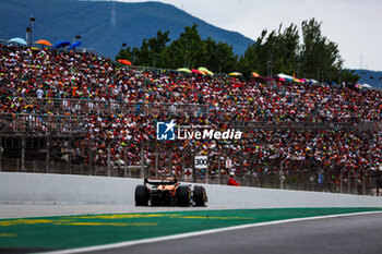 2024-06-22 - 81 PIASTRI Oscar (aus), McLaren F1 Team MCL38, action during the Formula 1 Aramco Gran Premio de Espana 2024, 10th round of the 2024 Formula One World Championship from June 21 to 23, 2024 on the Circuit de Barcelona-Catalunya, in Montmeló, Spain - F1 - SPANISH GRAND PRIX 2024 - FORMULA 1 - MOTORS