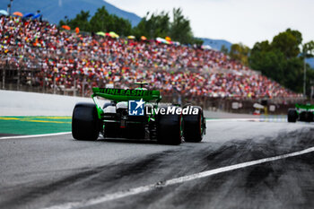 2024-06-22 - 24 ZHOU Guanyu (chi), Stake F1 Team Kick Sauber C44, action during the Formula 1 Aramco Gran Premio de Espana 2024, 10th round of the 2024 Formula One World Championship from June 21 to 23, 2024 on the Circuit de Barcelona-Catalunya, in Montmeló, Spain - F1 - SPANISH GRAND PRIX 2024 - FORMULA 1 - MOTORS