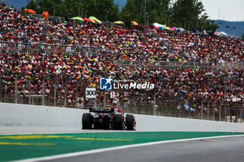 2024-06-22 - 11 PEREZ Sergio (mex), Red Bull Racing RB20, action during the Formula 1 Aramco Gran Premio de Espana 2024, 10th round of the 2024 Formula One World Championship from June 21 to 23, 2024 on the Circuit de Barcelona-Catalunya, in Montmeló, Spain - F1 - SPANISH GRAND PRIX 2024 - FORMULA 1 - MOTORS