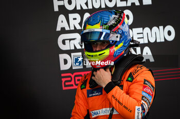 2024-06-22 - PIASTRI Oscar (aus), McLaren F1 Team MCL38, portrait during the Formula 1 Aramco Gran Premio de Espana 2024, 10th round of the 2024 Formula One World Championship from June 21 to 23, 2024 on the Circuit de Barcelona-Catalunya, in Montmeló, Spain - F1 - SPANISH GRAND PRIX 2024 - FORMULA 1 - MOTORS