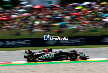 2024-06-22 - 27 HULKENBERG Nico (ger), Haas F1 Team VF-24 Ferrari, action during the Formula 1 Aramco Gran Premio de Espana 2024, 10th round of the 2024 Formula One World Championship from June 21 to 23, 2024 on the Circuit de Barcelona-Catalunya, in Montmeló, Spain - F1 - SPANISH GRAND PRIX 2024 - FORMULA 1 - MOTORS