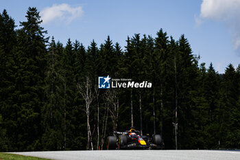 2024-06-28 - 01 VERSTAPPEN Max (nld), Red Bull Racing RB20, action during the Formula 1 Qatar Airways Austrian Grand Prix 2024, 11th round of the 2024 Formula One World Championship from June 28 to 30, 2024 on the Red Bull Ring, in Spielberg, Austria - F1 - AUSTRIAN GRAND PRIX 2024 - FORMULA 1 - MOTORS