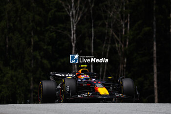 2024-06-28 - 11 PEREZ Sergio (mex), Red Bull Racing RB20, action during the Formula 1 Qatar Airways Austrian Grand Prix 2024, 11th round of the 2024 Formula One World Championship from June 28 to 30, 2024 on the Red Bull Ring, in Spielberg, Austria - F1 - AUSTRIAN GRAND PRIX 2024 - FORMULA 1 - MOTORS