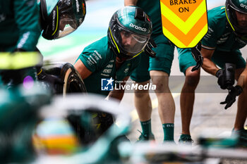 2024-06-28 - Aston Martin F1 Team, ambiance mechanic, mecanicien, mechanics during the Formula 1 Qatar Airways Austrian Grand Prix 2024, 11th round of the 2024 Formula One World Championship from June 28 to 30, 2024 on the Red Bull Ring, in Spielberg, Austria - F1 - AUSTRIAN GRAND PRIX 2024 - FORMULA 1 - MOTORS