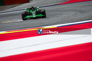 2024-06-28 - 24 ZHOU Guanyu (chi), Stake F1 Team Kick Sauber C44, action during the Formula 1 Qatar Airways Austrian Grand Prix 2024, 11th round of the 2024 Formula One World Championship from June 28 to 30, 2024 on the Red Bull Ring, in Spielberg, Austria - F1 - AUSTRIAN GRAND PRIX 2024 - FORMULA 1 - MOTORS