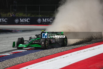 2024-06-28 - 24 ZHOU Guanyu (chi), Stake F1 Team Kick Sauber C44, action crash, accident, during the Formula 1 Qatar Airways Austrian Grand Prix 2024, 11th round of the 2024 Formula One World Championship from June 28 to 30, 2024 on the Red Bull Ring, in Spielberg, Austria - F1 - AUSTRIAN GRAND PRIX 2024 - FORMULA 1 - MOTORS