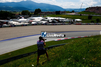 2024-06-28 - Photographer during the Formula 1 Qatar Airways Austrian Grand Prix 2024, 11th round of the 2024 Formula One World Championship from June 28 to 30, 2024 on the Red Bull Ring, in Spielberg, Austria - F1 - AUSTRIAN GRAND PRIX 2024 - FORMULA 1 - MOTORS