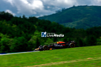 2024-06-28 - 01 VERSTAPPEN Max (nld), Red Bull Racing RB20, action during the Formula 1 Qatar Airways Austrian Grand Prix 2024, 11th round of the 2024 Formula One World Championship from June 28 to 30, 2024 on the Red Bull Ring, in Spielberg, Austria - F1 - AUSTRIAN GRAND PRIX 2024 - FORMULA 1 - MOTORS