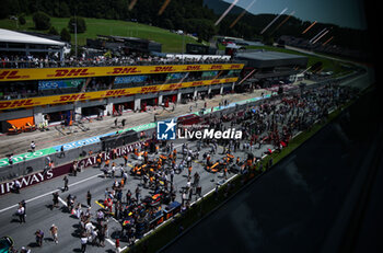 2024-06-29 - 01 VERSTAPPEN Max (nld), Red Bull Racing RB20, action, on pole of Sprint Race starting grid stating during the Formula 1 Qatar Airways Austrian Grand Prix 2024, 11th round of the 2024 Formula One World Championship from June 28 to 30, 2024 on the Red Bull Ring, in Spielberg, Austria - F1 - AUSTRIAN GRAND PRIX 2024 - FORMULA 1 - MOTORS