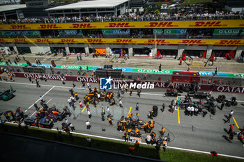 2024-06-29 - 01 VERSTAPPEN Max (nld), Red Bull Racing RB20, action, starting grid of the Sprint Race during the Formula 1 Qatar Airways Austrian Grand Prix 2024, 11th round of the 2024 Formula One World Championship from June 28 to 30, 2024 on the Red Bull Ring, in Spielberg, Austria - F1 - AUSTRIAN GRAND PRIX 2024 - FORMULA 1 - MOTORS