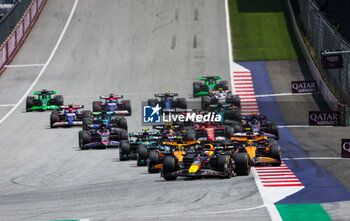 2024-06-29 - 01 VERSTAPPEN Max (nld), Red Bull Racing RB20, action, start of the race, depart, of the Sprint Race during the Formula 1 Qatar Airways Austrian Grand Prix 2024, 11th round of the 2024 Formula One World Championship from June 28 to 30, 2024 on the Red Bull Ring, in Spielberg, Austria - F1 - AUSTRIAN GRAND PRIX 2024 - FORMULA 1 - MOTORS