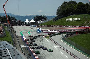 2024-06-29 - start of the race, depart, 01 VERSTAPPEN Max (nld), Red Bull Racing RB20, action 04 NORRIS Lando (gbr), McLaren F1 Team MCL38, action 81 PIASTRI Oscar (aus), McLaren F1 Team MCL38, action during the Formula 1 Qatar Airways Austrian Grand Prix 2024, 11th round of the 2024 Formula One World Championship from June 28 to 30, 2024 on the Red Bull Ring, in Spielberg, Austria - F1 - AUSTRIAN GRAND PRIX 2024 - FORMULA 1 - MOTORS