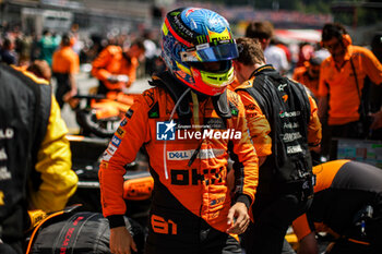 2024-06-29 - PIASTRI Oscar (aus), McLaren F1 Team MCL38, portrait during the Formula 1 Qatar Airways Austrian Grand Prix 2024, 11th round of the 2024 Formula One World Championship from June 28 to 30, 2024 on the Red Bull Ring, in Spielberg, Austria - F1 - AUSTRIAN GRAND PRIX 2024 - FORMULA 1 - MOTORS