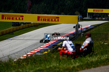 2024-06-29 - 63 RUSSELL George (gbr), Mercedes AMG F1 Team W15, action 55 SAINZ Carlos (spa), Scuderia Ferrari SF-24, action during the Formula 1 Qatar Airways Austrian Grand Prix 2024, 11th round of the 2024 Formula One World Championship from June 28 to 30, 2024 on the Red Bull Ring, in Spielberg, Austria - F1 - AUSTRIAN GRAND PRIX 2024 - FORMULA 1 - MOTORS