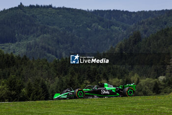 2024-06-29 - 24 ZHOU Guanyu (chi), Stake F1 Team Kick Sauber C44, action during the Formula 1 Qatar Airways Austrian Grand Prix 2024, 11th round of the 2024 Formula One World Championship from June 28 to 30, 2024 on the Red Bull Ring, in Spielberg, Austria - F1 - AUSTRIAN GRAND PRIX 2024 - FORMULA 1 - MOTORS