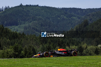 2024-06-29 - 01 VERSTAPPEN Max (nld), Red Bull Racing RB20, action during the Formula 1 Qatar Airways Austrian Grand Prix 2024, 11th round of the 2024 Formula One World Championship from June 28 to 30, 2024 on the Red Bull Ring, in Spielberg, Austria - F1 - AUSTRIAN GRAND PRIX 2024 - FORMULA 1 - MOTORS