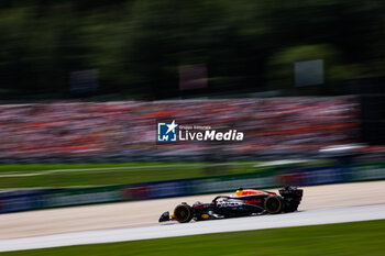 2024-06-29 - 11 PEREZ Sergio (mex), Red Bull Racing RB20, action during the Formula 1 Qatar Airways Austrian Grand Prix 2024, 11th round of the 2024 Formula One World Championship from June 28 to 30, 2024 on the Red Bull Ring, in Spielberg, Austria - F1 - AUSTRIAN GRAND PRIX 2024 - FORMULA 1 - MOTORS