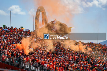 2024-06-29 - Orange Army fans of Max Verstappen in the grandstands during the Formula 1 Qatar Airways Austrian Grand Prix 2024, 11th round of the 2024 Formula One World Championship from June 28 to 30, 2024 on the Red Bull Ring, in Spielberg, Austria - F1 - AUSTRIAN GRAND PRIX 2024 - FORMULA 1 - MOTORS