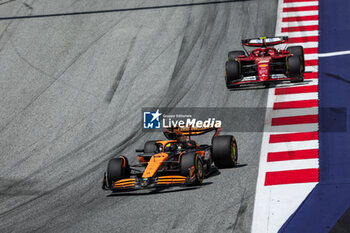 2024-06-29 - 81 PIASTRI Oscar (aus), McLaren F1 Team MCL38, 55 SAINZ Carlos (spa), Scuderia Ferrari SF-24, action during the Formula 1 Qatar Airways Austrian Grand Prix 2024, 11th round of the 2024 Formula One World Championship from June 28 to 30, 2024 on the Red Bull Ring, in Spielberg, Austria - F1 - AUSTRIAN GRAND PRIX 2024 - FORMULA 1 - MOTORS