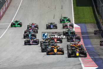 2024-06-29 - start of the race, depart, 01 VERSTAPPEN Max (nld), Red Bull Racing RB20, 04 NORRIS Lando (gbr), McLaren F1 Team MCL38, action during the Formula 1 Qatar Airways Austrian Grand Prix 2024, 11th round of the 2024 Formula One World Championship from June 28 to 30, 2024 on the Red Bull Ring, in Spielberg, Austria - F1 - AUSTRIAN GRAND PRIX 2024 - FORMULA 1 - MOTORS