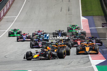 2024-06-29 - start of the race, depart, 01 VERSTAPPEN Max (nld), Red Bull Racing RB20, 81 PIASTRI Oscar (aus), McLaren F1 Team MCL38, action during the Formula 1 Qatar Airways Austrian Grand Prix 2024, 11th round of the 2024 Formula One World Championship from June 28 to 30, 2024 on the Red Bull Ring, in Spielberg, Austria - F1 - AUSTRIAN GRAND PRIX 2024 - FORMULA 1 - MOTORS