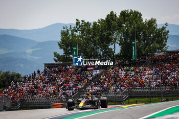 2024-06-29 - 11 PEREZ Sergio (mex), Red Bull Racing RB20, action during the Formula 1 Qatar Airways Austrian Grand Prix 2024, 11th round of the 2024 Formula One World Championship from June 28 to 30, 2024 on the Red Bull Ring, in Spielberg, Austria - F1 - AUSTRIAN GRAND PRIX 2024 - FORMULA 1 - MOTORS