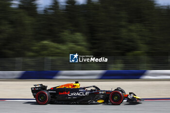 2024-06-29 - 01 VERSTAPPEN Max (nld), Red Bull Racing RB20, action during the Formula 1 Qatar Airways Austrian Grand Prix 2024, 11th round of the 2024 Formula One World Championship from June 28 to 30, 2024 on the Red Bull Ring, in Spielberg, Austria - F1 - AUSTRIAN GRAND PRIX 2024 - FORMULA 1 - MOTORS