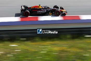 2024-06-29 - 01 VERSTAPPEN Max (nld), Red Bull Racing RB20, action during the Formula 1 Qatar Airways Austrian Grand Prix 2024, 11th round of the 2024 Formula One World Championship from June 28 to 30, 2024 on the Red Bull Ring, in Spielberg, Austria - F1 - AUSTRIAN GRAND PRIX 2024 - FORMULA 1 - MOTORS