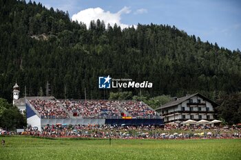 2024-06-29 - spectators, fans during the Formula 1 Qatar Airways Austrian Grand Prix 2024, 11th round of the 2024 Formula One World Championship from June 28 to 30, 2024 on the Red Bull Ring, in Spielberg, Austria - F1 - AUSTRIAN GRAND PRIX 2024 - FORMULA 1 - MOTORS