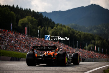 2024-06-29 - 81 PIASTRI Oscar (aus), McLaren F1 Team MCL38, action during the Formula 1 Qatar Airways Austrian Grand Prix 2024, 11th round of the 2024 Formula One World Championship from June 28 to 30, 2024 on the Red Bull Ring, in Spielberg, Austria - F1 - AUSTRIAN GRAND PRIX 2024 - FORMULA 1 - MOTORS