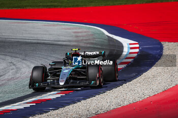 2024-06-29 - 44 HAMILTON Lewis (gbr), Mercedes AMG F1 Team W15, action during the Formula 1 Qatar Airways Austrian Grand Prix 2024, 11th round of the 2024 Formula One World Championship from June 28 to 30, 2024 on the Red Bull Ring, in Spielberg, Austria - F1 - AUSTRIAN GRAND PRIX 2024 - FORMULA 1 - MOTORS