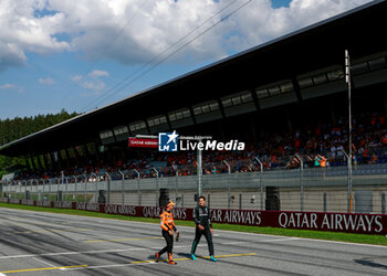 2024-06-29 - NORRIS Lando (gbr), McLaren F1 Team MCL38, portrait RUSSELL George (gbr), Mercedes AMG F1 Team W15, portrait during the Formula 1 Qatar Airways Austrian Grand Prix 2024, 11th round of the 2024 Formula One World Championship from June 28 to 30, 2024 on the Red Bull Ring, in Spielberg, Austria - F1 - AUSTRIAN GRAND PRIX 2024 - FORMULA 1 - MOTORS