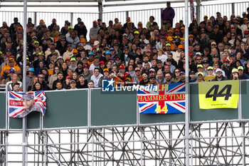 2024-07-05 - Lewis Hamilton (GBR) - Supporters in grandstands on day 1, thursday july 4, 2024 of the formula 1 qatar airways british grand prix 2024, scheduled to take place at the silverstone circuit from july 5 to july 7, 2024 - FORMULA 1 - QATAR AIRWAYS BRITISHGRAND PRIX 2024 - PRACTICE - FORMULA 1 - MOTORS