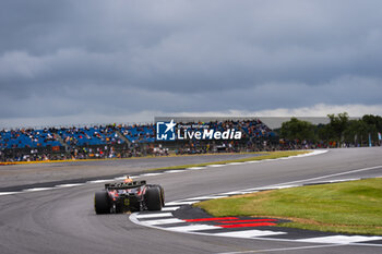 2024-07-05 - Max Verstappen (NED) - Oracle Red Bull Racing - Red Bull RB20 - Honda RBPT during Free Practice on day 2, friday july 5, 2024 of the formula 1 qatar airways british grand prix 2024, scheduled to take place at the silverstone circuit from july 5 to july 7, 2024 - FORMULA 1 - QATAR AIRWAYS BRITISHGRAND PRIX 2024 - PRACTICE - FORMULA 1 - MOTORS