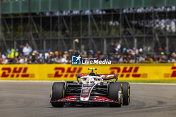 2024-07-05 - Nico Hulkenberg (GER) - MoneyGram Haas F1 Team - Haas VF-24 - Ferrari during Free Practice on day 2, friday july 5, 2024 of the formula 1 qatar airways british grand prix 2024, scheduled to take place at the silverstone circuit from july 5 to july 7, 2024 - FORMULA 1 - QATAR AIRWAYS BRITISHGRAND PRIX 2024 - PRACTICE - FORMULA 1 - MOTORS