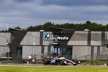 2024-07-05 - Nico Hulkenberg (GER) - MoneyGram Haas F1 Team - Haas VF-24 - Ferrari during Free Practice on day 2, friday july 5, 2024 of the formula 1 qatar airways british grand prix 2024, scheduled to take place at the silverstone circuit from july 5 to july 7, 2024 - FORMULA 1 - QATAR AIRWAYS BRITISHGRAND PRIX 2024 - PRACTICE - FORMULA 1 - MOTORS