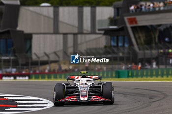 2024-07-05 - Nico Hulkenberg (GER) - MoneyGram Haas F1 Team - Haas VF-24 - Ferrari during Free Practice on day 2, friday july 5, 2024 of the formula 1 qatar airways british grand prix 2024, scheduled to take place at the silverstone circuit from july 5 to july 7, 2024 - FORMULA 1 - QATAR AIRWAYS BRITISHGRAND PRIX 2024 - PRACTICE - FORMULA 1 - MOTORS