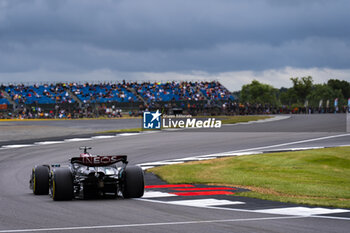 2024-07-05 - George Russell (GBR) - Mercedes-AMG PETRONAS F1 Team - Mercedes W15 - Mercedes E Performance during Free Practice on day 2, friday july 5, 2024 of the formula 1 qatar airways british grand prix 2024, scheduled to take place at the silverstone circuit from july 5 to july 7, 2024 - FORMULA 1 - QATAR AIRWAYS BRITISHGRAND PRIX 2024 - PRACTICE - FORMULA 1 - MOTORS