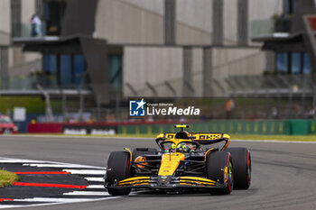 2024-07-05 - Lando Norris (GBR) - McLaren Formula 1 Team - McLaren MCL38 - Mercedes during Free Practice on day 2, friday july 5, 2024 of the formula 1 qatar airways british grand prix 2024, scheduled to take place at the silverstone circuit from july 5 to july 7, 2024 - FORMULA 1 - QATAR AIRWAYS BRITISHGRAND PRIX 2024 - PRACTICE - FORMULA 1 - MOTORS