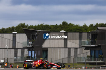 2024-07-05 - Carlos Sainz Jr. (ESP) - Scuderia Ferrari - Ferrari SF-24 - Ferrari during Free Practice on day 2, friday july 5, 2024 of the formula 1 qatar airways british grand prix 2024, scheduled to take place at the silverstone circuit from july 5 to july 7, 2024 - FORMULA 1 - QATAR AIRWAYS BRITISHGRAND PRIX 2024 - PRACTICE - FORMULA 1 - MOTORS